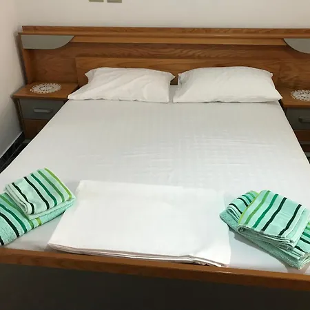 Marios Guest house *